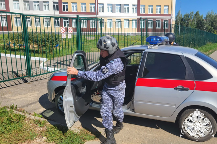 В Костроме сотрудники Росгвардии приняли участие во Всероссийских межведомственных учениях на объектах образования