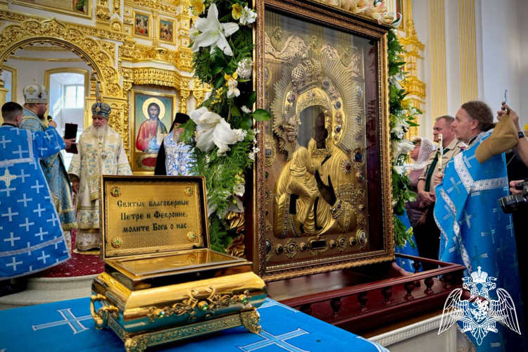 В Костроме росгвардейцы приняли участие в обеспечении общественной безопасности в ходе торжеств, посвящённых обретению чудотворной Феодоровской иконы Божией Матери