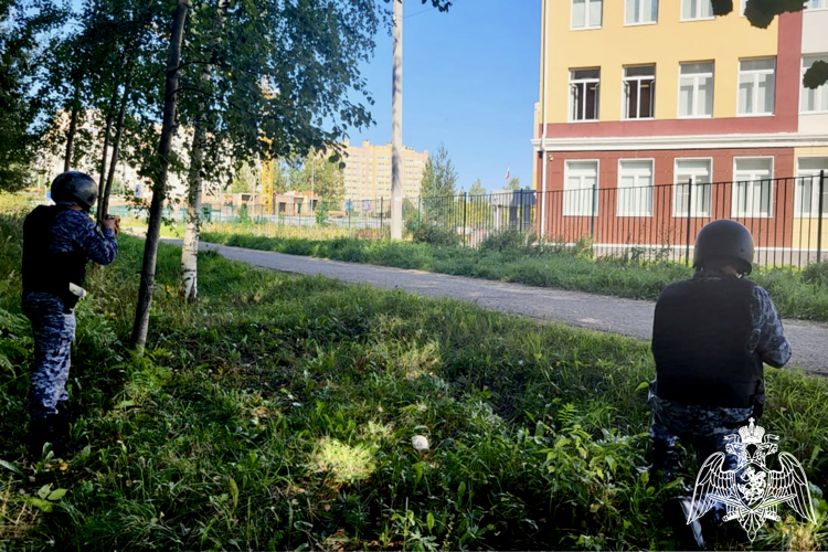 В Костроме сотрудники Росгвардии приняли участие во всероссийских межведомственных учениях на объектах образования