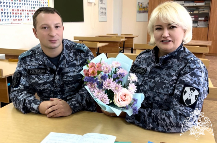 Родную школу посетили сотрудники Росгвардии в Костроме (видео)
