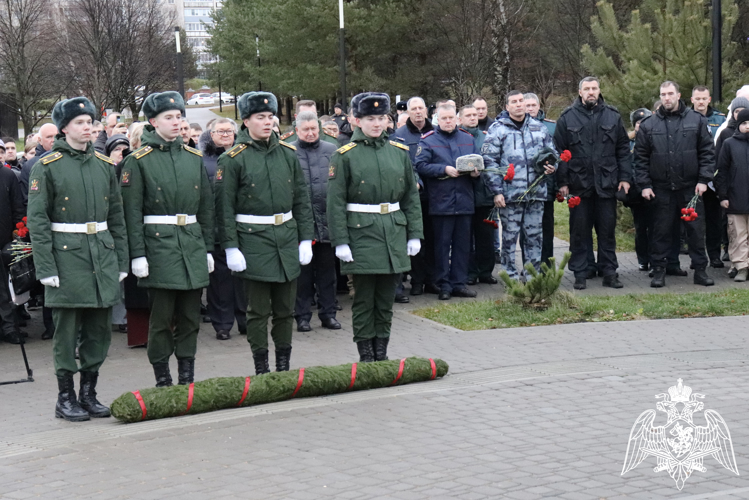Сотрудники Росгвардии приняли участие в завершении всероссийской акции "Вахта Памяти - 2024" в Костроме