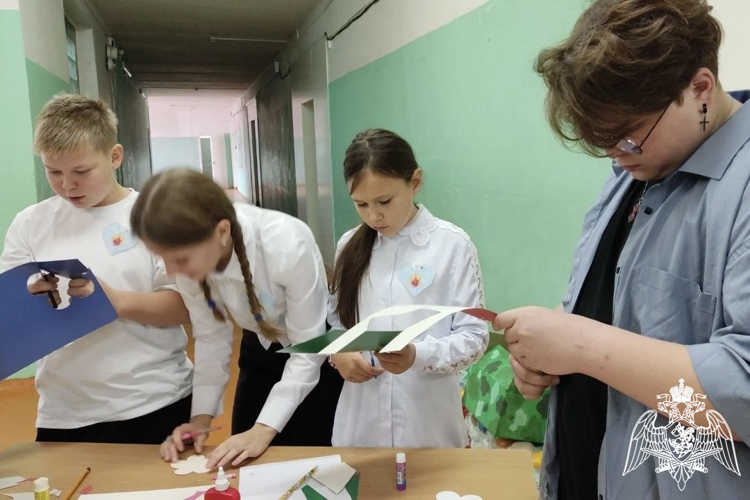 Посылки костромских детей отправились бойцам Росгвардии в зону СВО