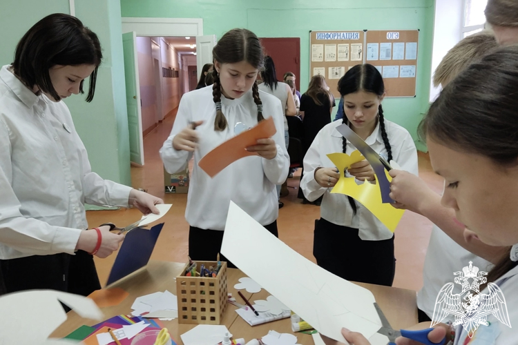Посылки костромских детей отправились бойцам Росгвардии в зону СВО