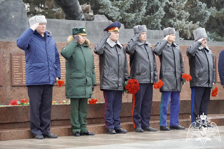 Росгвардейцы приняли участие в мероприятиях, посвящённых Дню Неизвестного Солдата, в Костроме