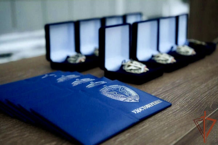 18 костромских бойцов ОМОН и СОБР Росгвардии заслужили право ношения знака отличия спецподразделений
