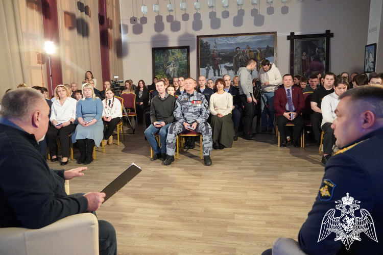 Врио командира ОМОН «Оплот» принял участие в презентации сборника военных стихов «Победа будет за нами!»
