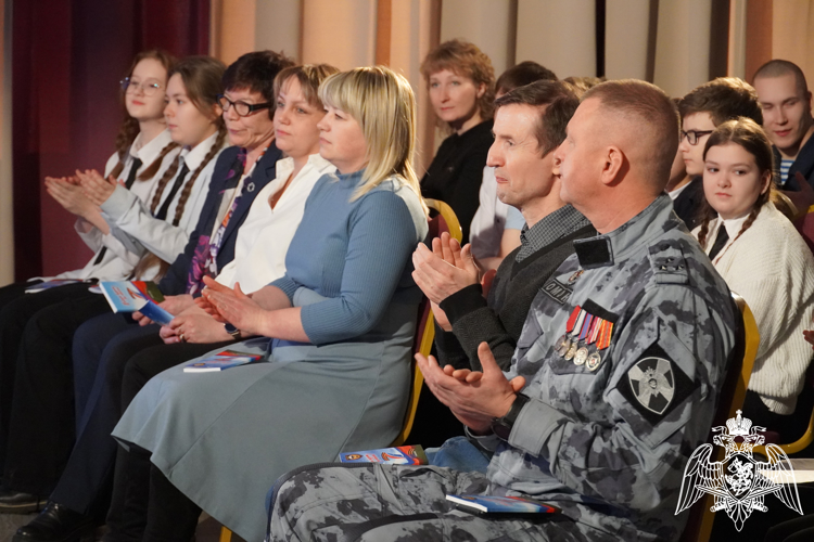 Врио командира ОМОН «Оплот» принял участие в презентации сборника военных стихов «Победа будет за нами!»