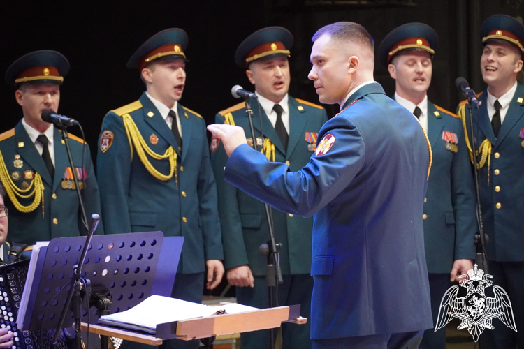 Военные музыканты Центрального округа Росгвардии выступили с концертом в Костроме