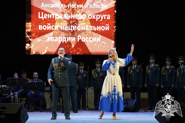 Военные музыканты Центрального округа Росгвардии выступили с концертом в Костроме