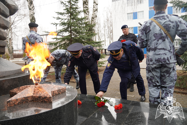 В День Росгвардии прошло торжественное награждение сотрудников и военнослужащих ведомства в Костроме