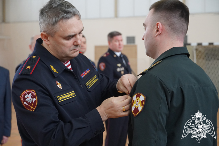 В День Росгвардии прошло торжественное награждение сотрудников и военнослужащих ведомства в Костроме