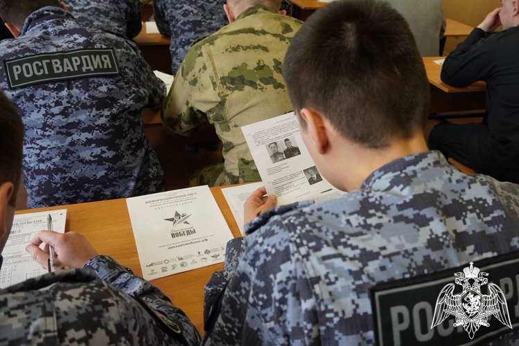 Сотрудники и военнослужащие Росгвардии написали Диктант Победы в Костроме