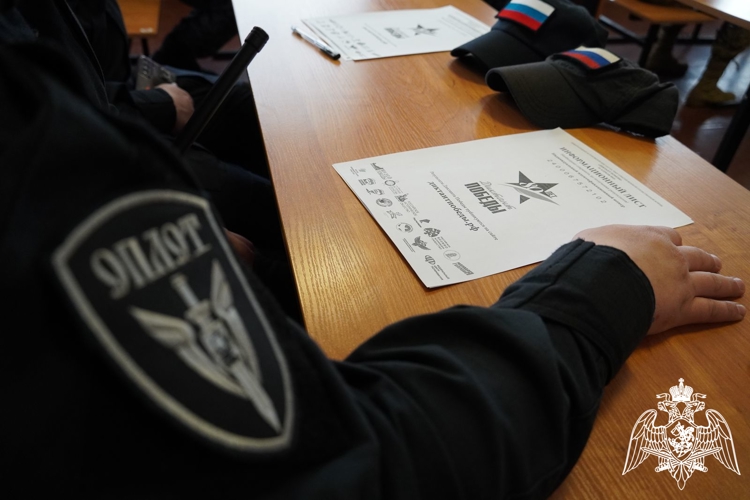 Сотрудники и военнослужащие Росгвардии написали Диктант Победы в Костроме
