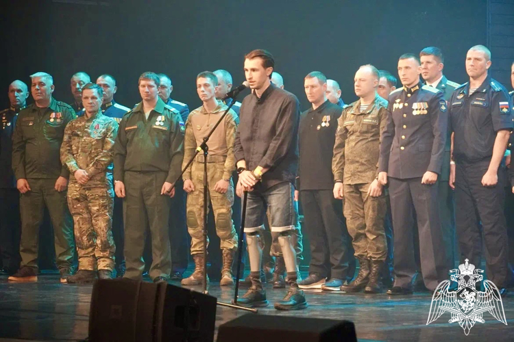 Почетными гостями открытия международного фестиваля документального кино «RT.Док: Время наших героев» стали сотрудники Росгвардии в Костроме