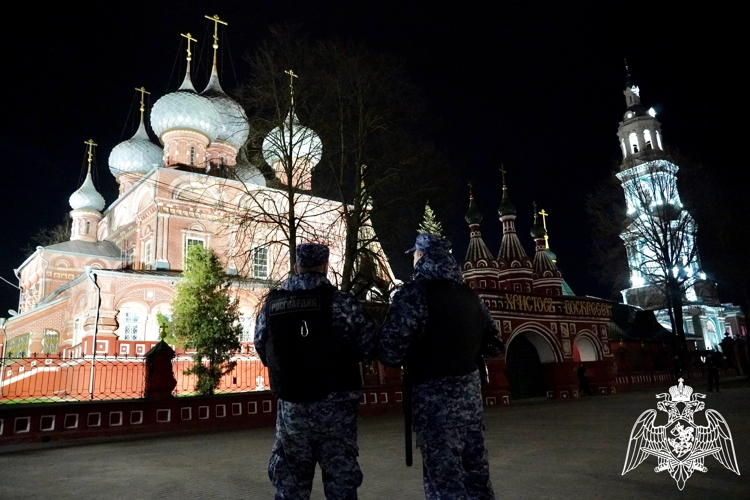 Сотрудники Росгвардии обеспечили безопасность граждан в праздник Пасхи в Костроме