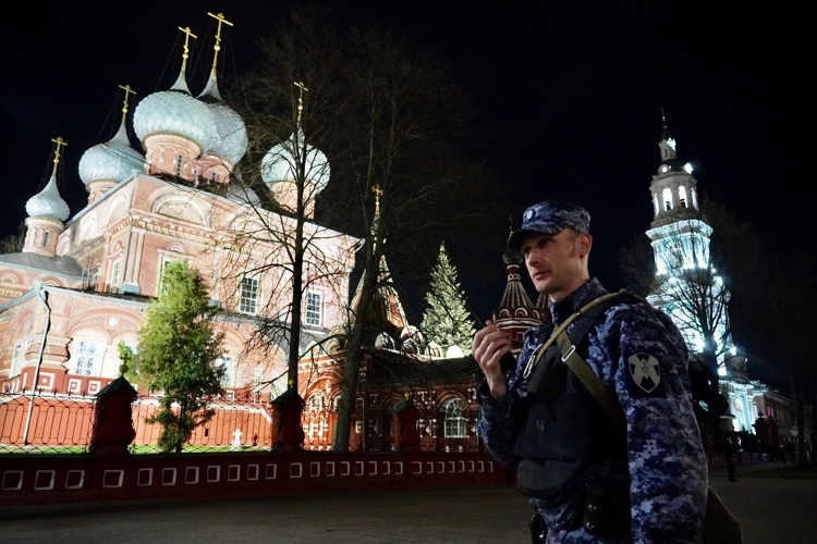 Сотрудники Росгвардии обеспечили безопасность граждан в праздник Пасхи в Костроме