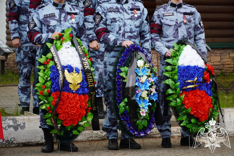 Сотрудники Росгвардии простились с легендарным командиром ОМОН Николаем Галкиным в Костроме