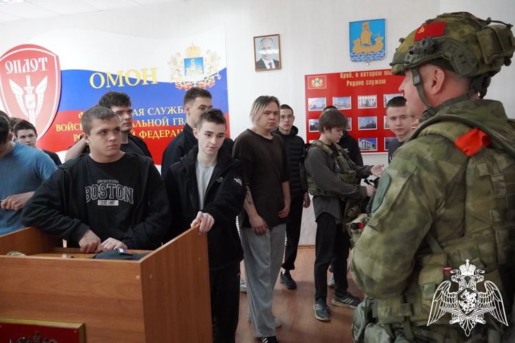 Костромской ОМОН Росгвардии ждут новички: выпускники политехнического колледжа узнали о новых специальностях отряда