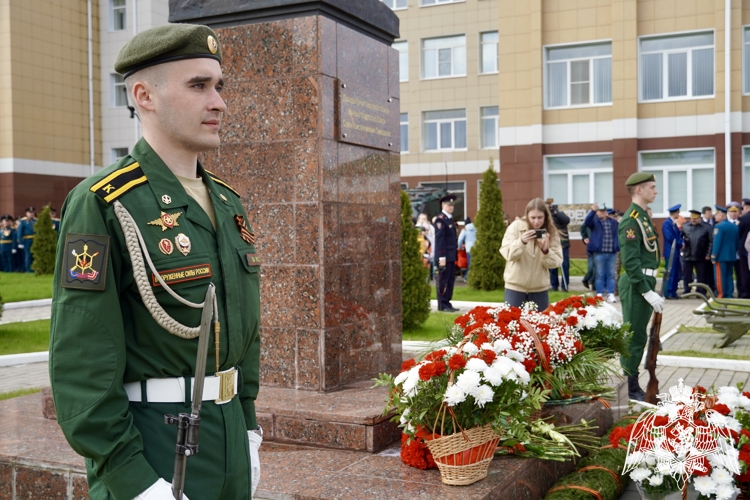 В Костроме представители Росгвардии приняли участие в праздничных мероприятиях в честь Дня Великой Победы 