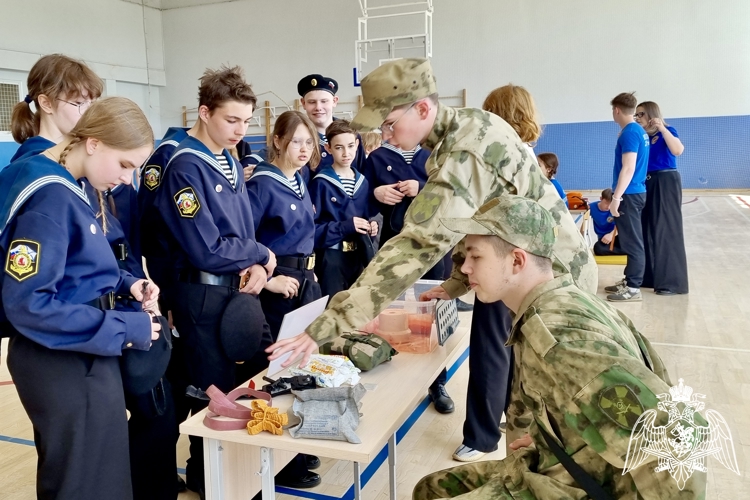 Учащиеся подшефного Росгвардии класса успешно завершили учебный год в Костроме