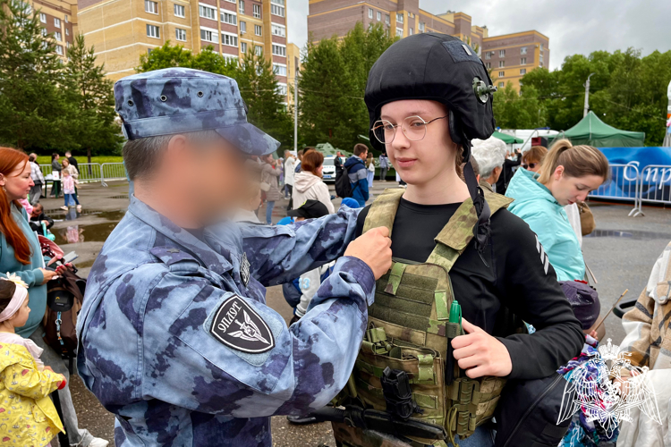 Юные костромичи побывали в роли росгвардейцев