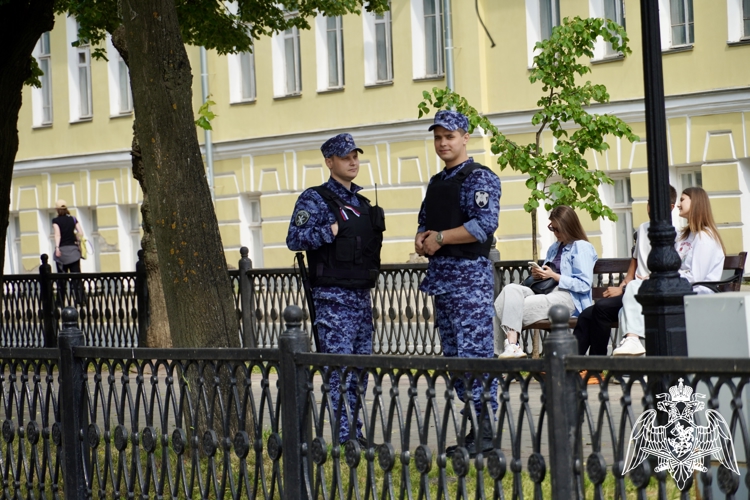 В День России сотрудники Росгвардии обеспечили безопасность костромичей и гостей города