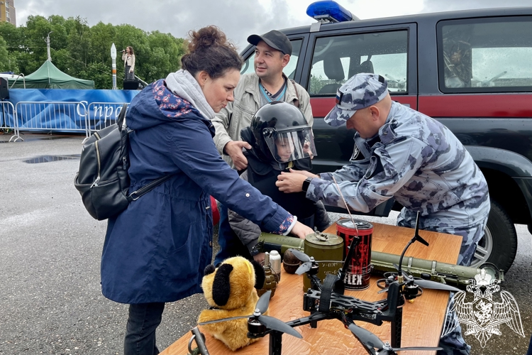 Юные костромичи побывали в роли росгвардейцев