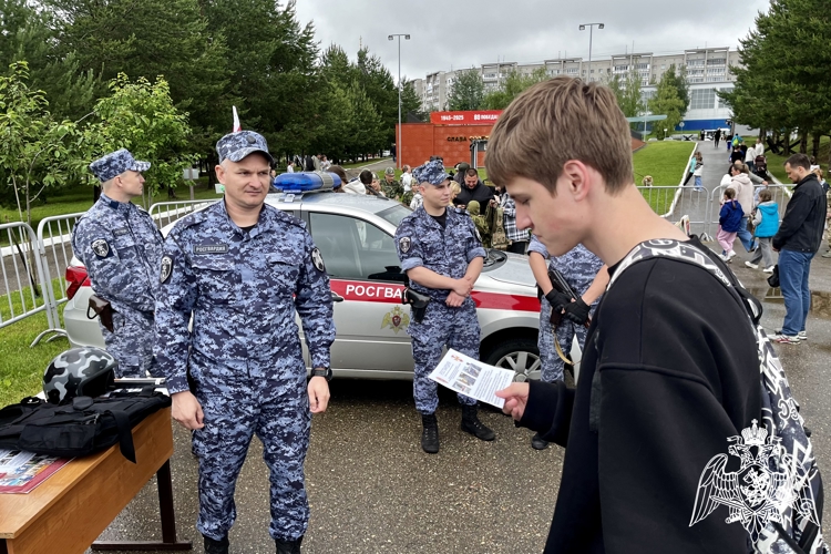 Юные костромичи побывали в роли росгвардейцев