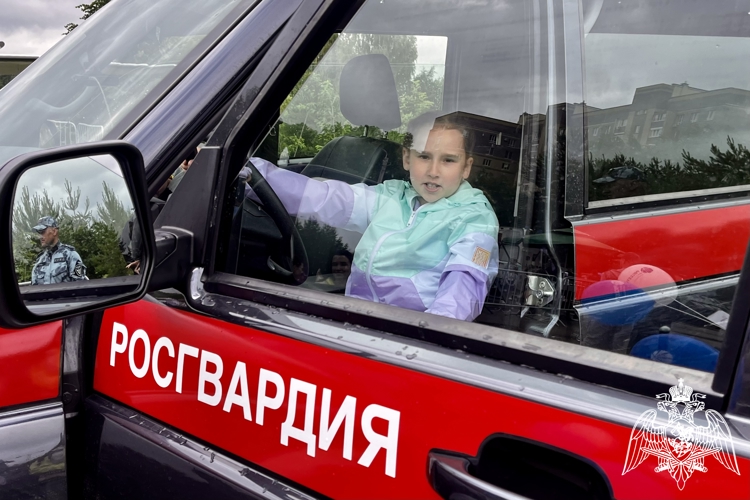Юные костромичи побывали в роли росгвардейцев