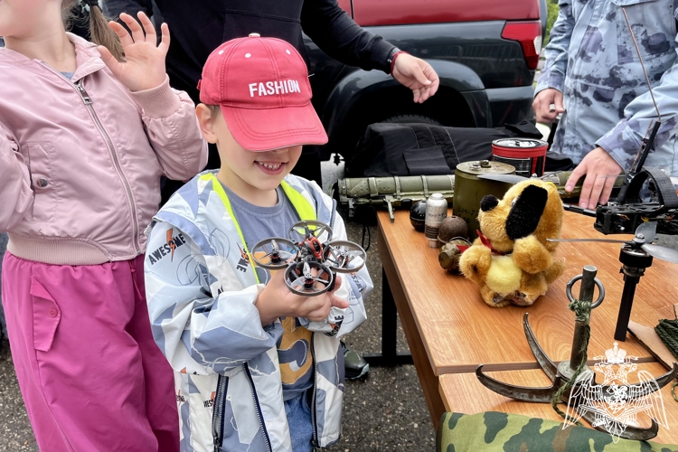 Юные костромичи побывали в роли росгвардейцев