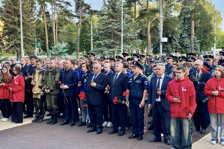 Представители Росгвардии приняли участие в акции "Свеча памяти" в Костроме