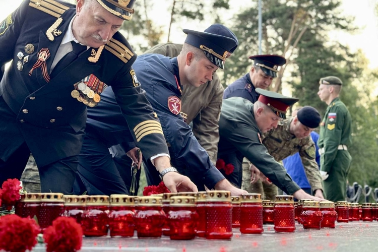 Представители Росгвардии приняли участие в акции "Свеча памяти" в Костроме