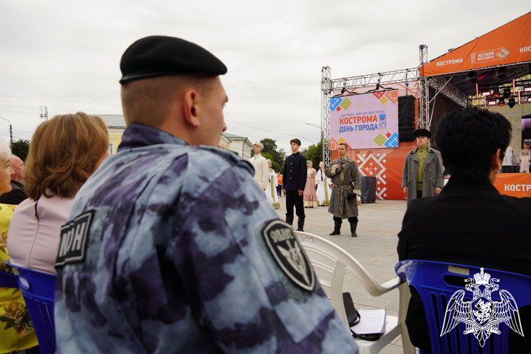 Сотрудники спецподразделений Росгвардии отмечены руководством города в честь Дня Костромы 