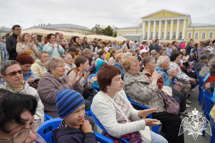 Сотрудники спецподразделений Росгвардии отмечены руководством города в честь Дня Костромы 