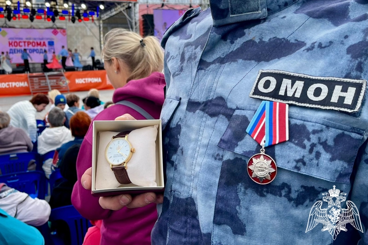 Сотрудники спецподразделений Росгвардии отмечены руководством города в честь Дня Костромы 