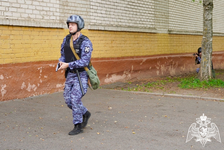В Костроме сотрудники Росгвардии принимают участие во всероссийских межведомственных учениях на объектах образования