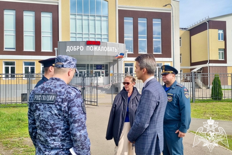 В Костроме сотрудники Росгвардии принимают участие во всероссийских межведомственных учениях на объектах образования
