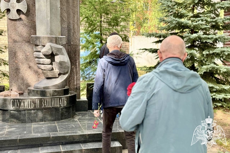 Память героя войск правопорядка Александра Татаурова почтили в Костроме 