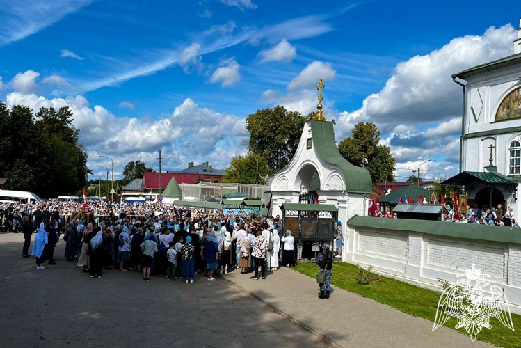 Росгвардия обеспечила безопасность во время крестного хода с Феодоровской иконой Божией Матери в Костроме