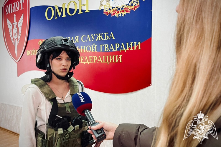 Студенты Костромского колледжа бытового сервиса познакомились со службой в Росгвардии