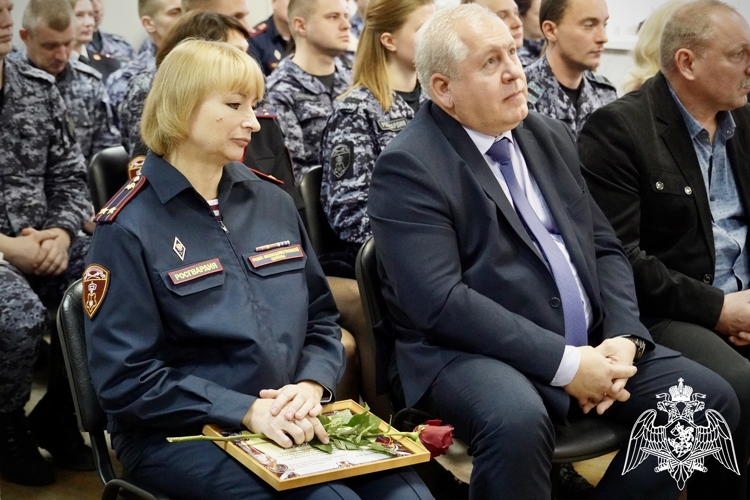 От ветерана до новичка: в Костроме чествовали сотрудников вневедомственной охраны Росгвардии