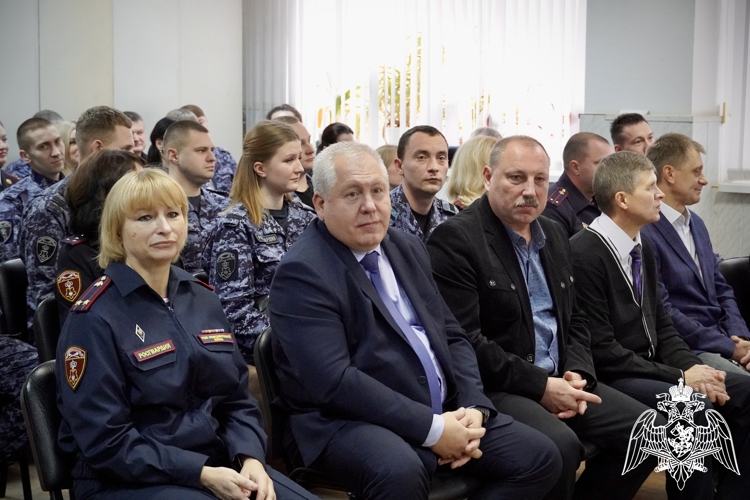 От ветерана до новичка: в Костроме чествовали сотрудников вневедомственной охраны Росгвардии