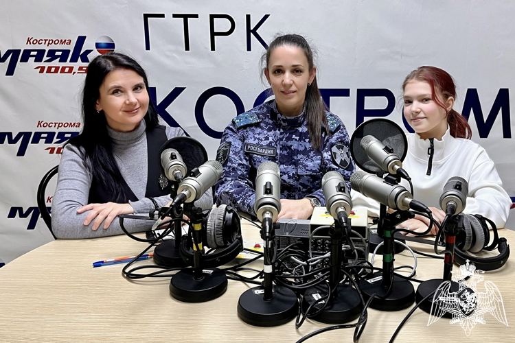В преддверии Дня матери сотрудница Росгвардии поделилась секретами воспитания дочери