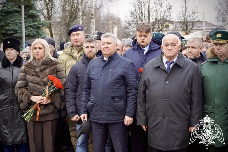 Представители Росгвардии приняли участие в памятных мероприятиях в День Неизвестного Солдата в Костроме
