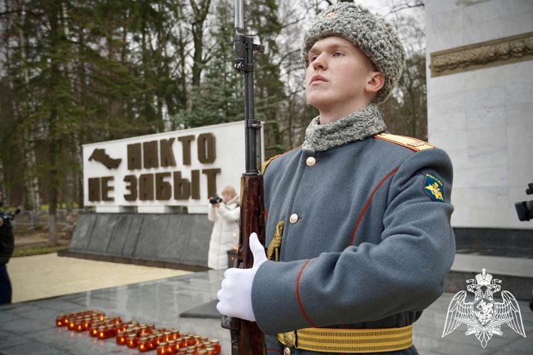 Представители Росгвардии приняли участие в памятных мероприятиях в День Неизвестного Солдата в Костроме