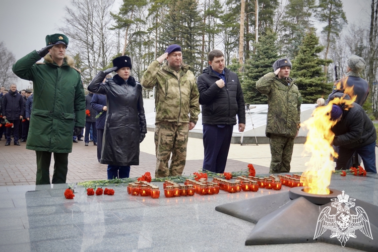 Представители Росгвардии приняли участие в памятных мероприятиях в День Неизвестного Солдата в Костроме