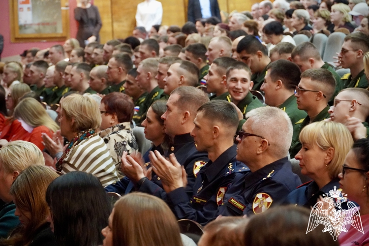 Представители Росгвардии приняли участие в торжественном собрании в День Героев Отечества в Костроме
