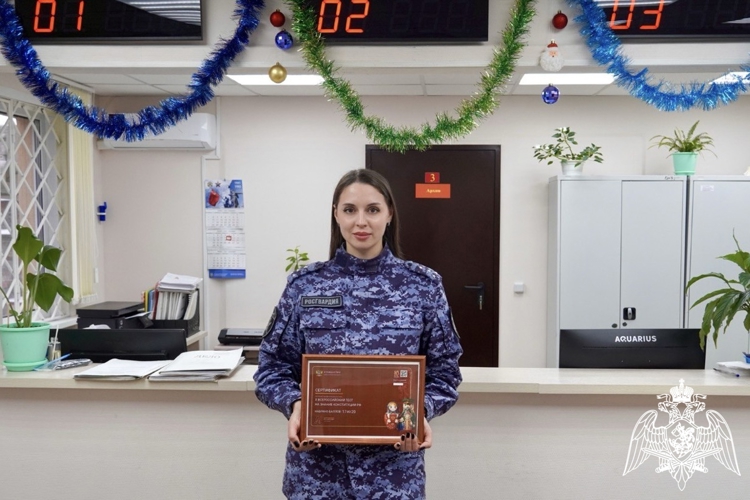 Сотрудники Росгвардии проверили знание Конституции Российской Федерации в Костроме