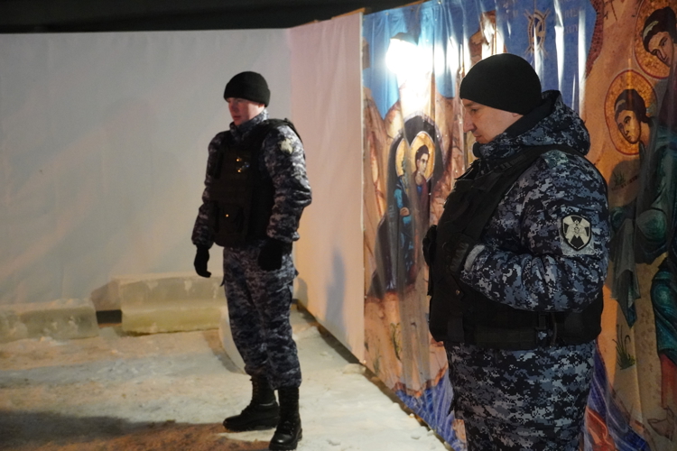 Росгвардейцы обеспечили безопасность костромичей во время крещенских купаний