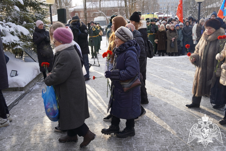 Представители Росгвардии почтили память жертв блокадного Ленинграда в Костроме